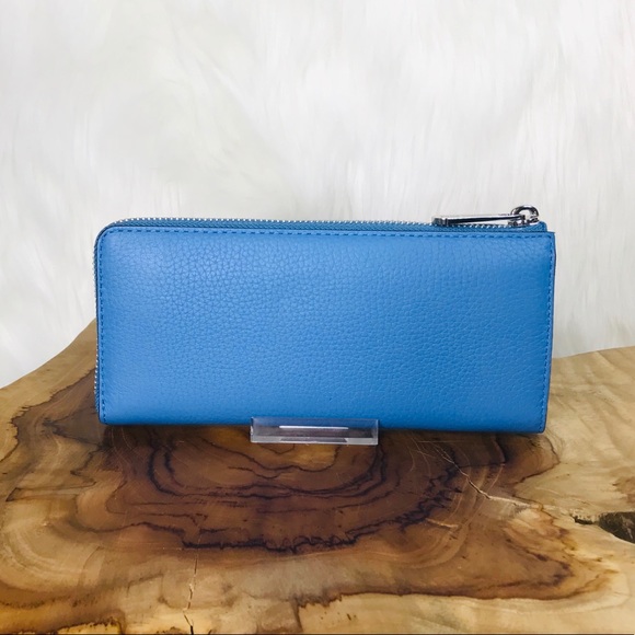 Michael Kors Jet Set Three Quarter Zip Wallet - Picture 4 of 8